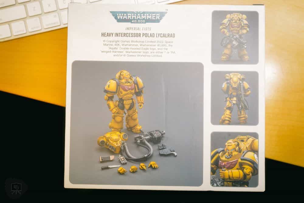 Warhammer 40k JoyToy Action Figure Review - back of box for the action figure showing parts and included acessories