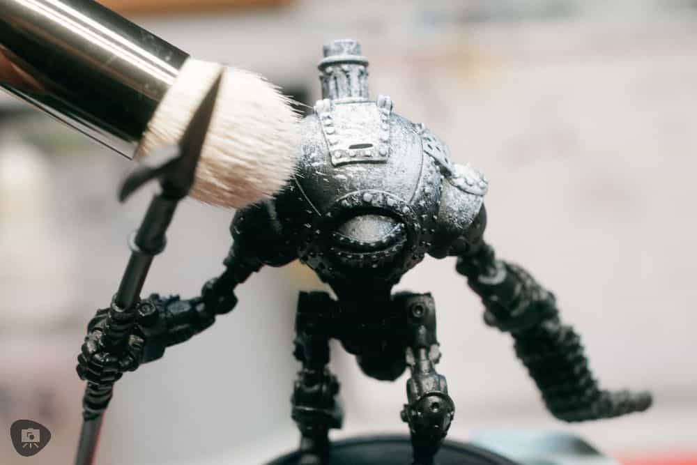Zenithal Dry Brushing to "SlapChop" Paint Miniatures - drybrush characterful texture applied over top of miniature close up