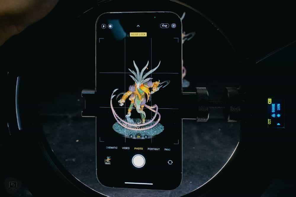 Sandmarc wireless LED Ring light review - best portable ring light for content creation - photography with a smartphone camera through a ring light of a painted miniature