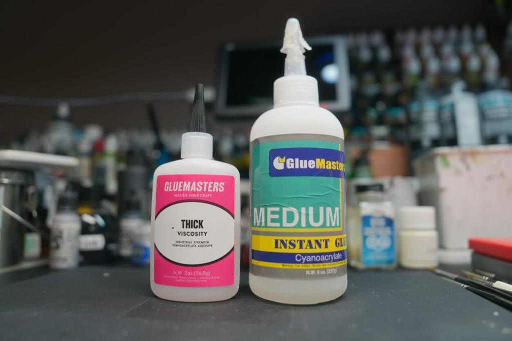 Thick or thin superglue for miniatures? Best superglue for miniatures models - Super glue, thick and medium viscosity CA bottles wide angle photo
