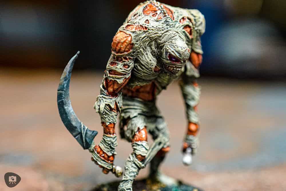 3 ways to use dry brushing on miniatures - dry brush skin and moans miniature with leathery skin effect 