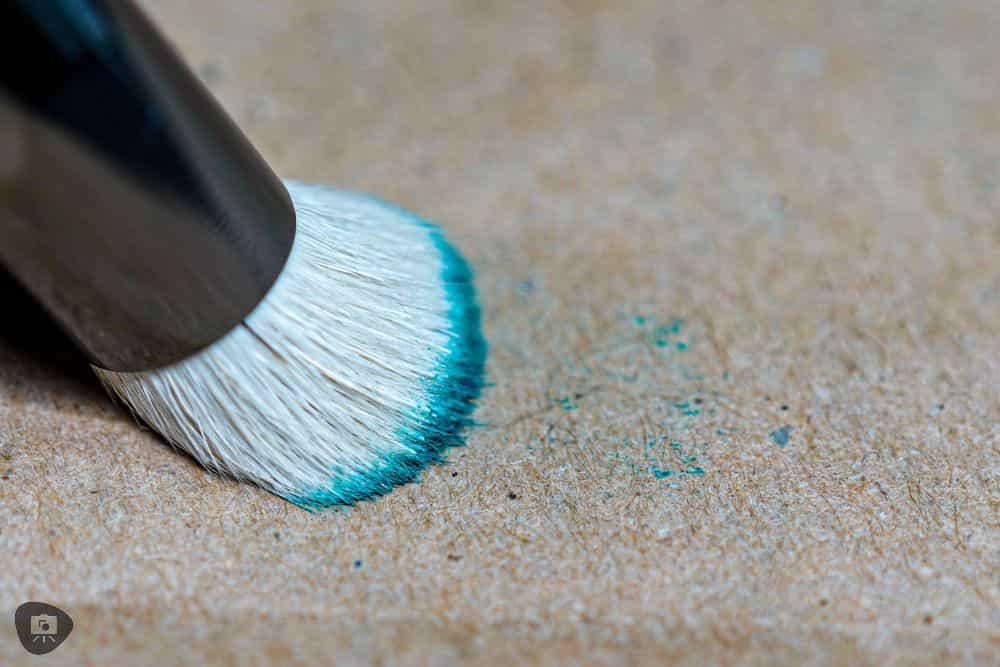 3 ways to use dry brushing on miniatures - cleaning off bristles on paper towel