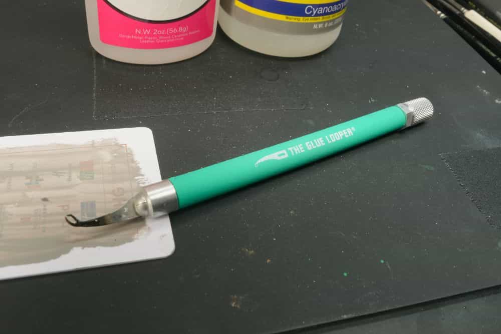 Thick or thin superglue for miniatures? Best superglue for miniatures models - my glue looper with green handle on hobby tabletop