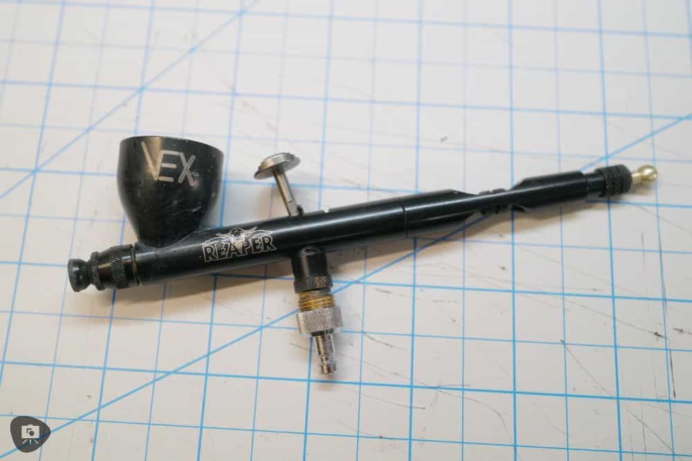 Reaper Vex airbrush review - airbrush on cutting mat wide shot