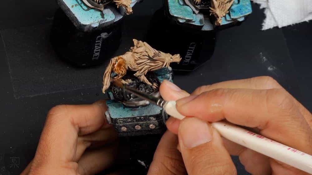 Speed Painting Board Game Miniatures: A Step-by-Step Guide - applying a second wash over the plastic board game miniature