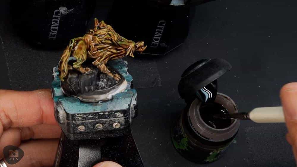 Speed Painting Board Game Miniatures: A Step-by-Step Guide - Brown shading wash application from pot in final step