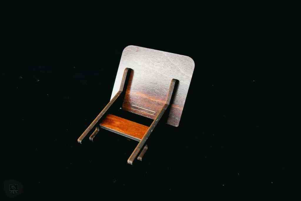 Frontier Wargaming The Hobby Deck Review - The smartphone holder module with armature on it